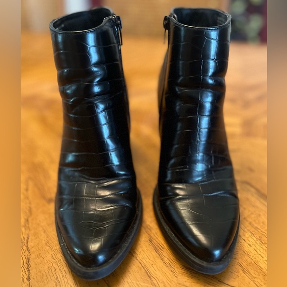 Madden Girl Women’s Size 6.5 Klicck Black Faux Leather Pointy Toe Ankle Boot - Picture 3 of 7